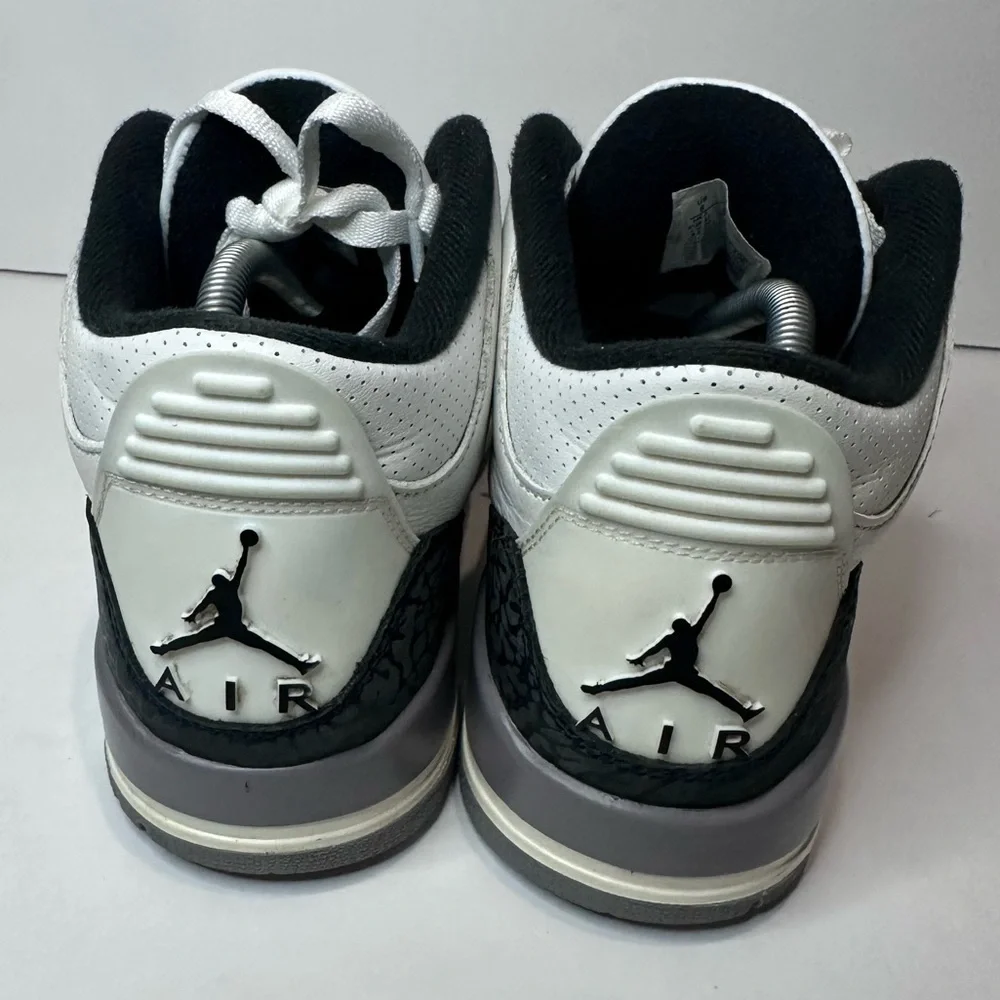 Used Men’s Jordan 3 sneakers